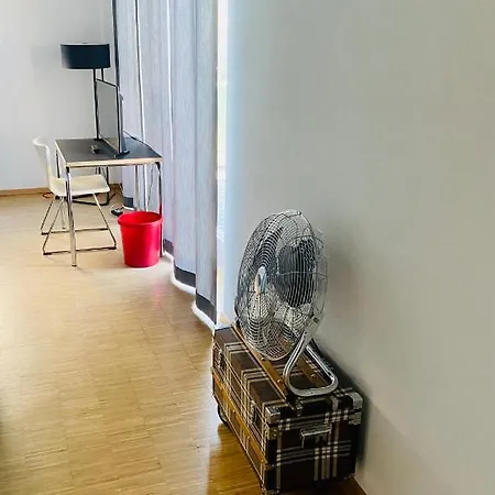 桑德堡酒店 酒店 *