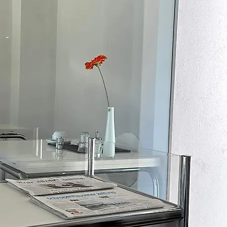 桑德堡酒店 *
